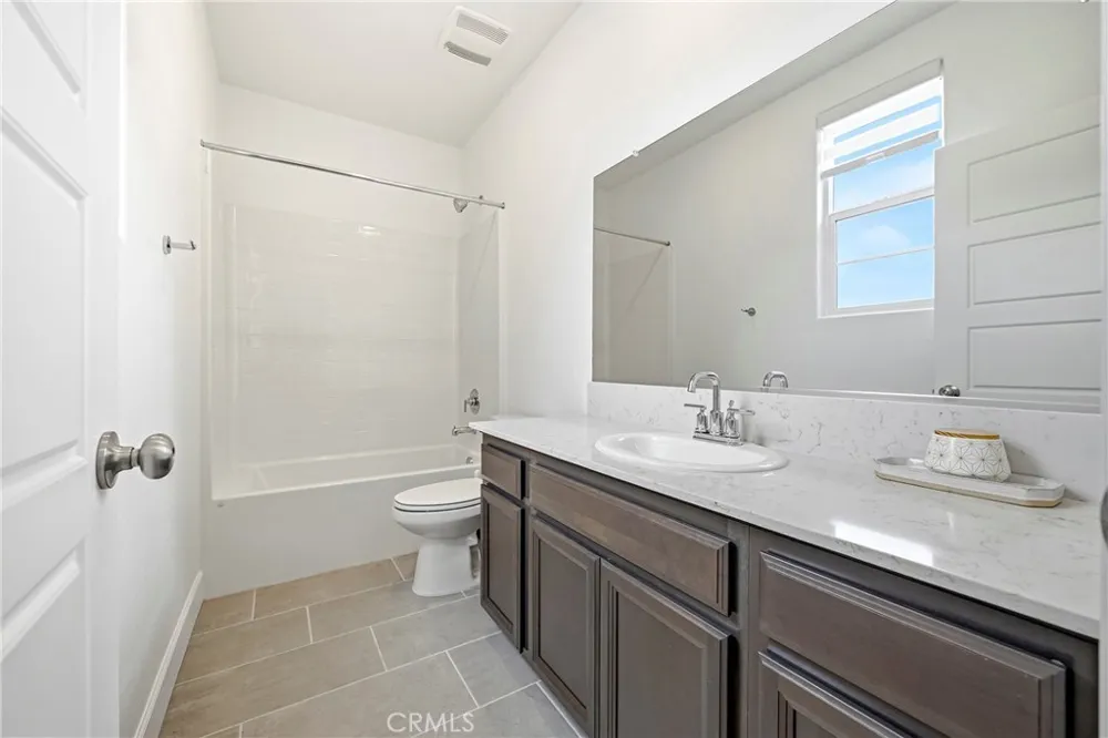 2413 Explorador Merced, CA 95340