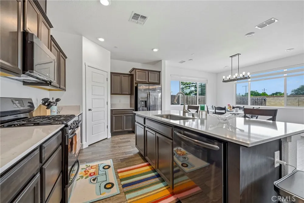 2413 Explorador Merced, CA 95340