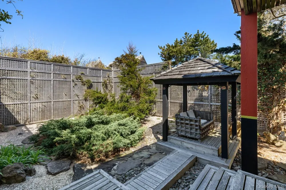 1 Steels Walk Water Island, NY 11772