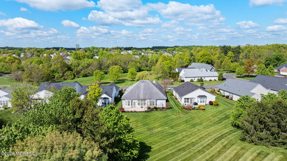 14 Williamsburg Court Allentown, NJ 08501