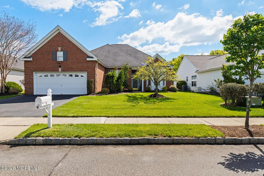 14 Williamsburg Court Allentown, NJ 08501