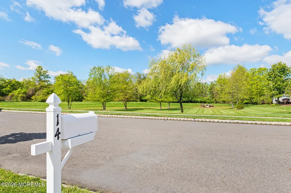 14 Williamsburg Court Allentown, NJ 08501