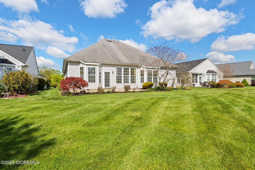 14 Williamsburg Court Allentown, NJ 08501