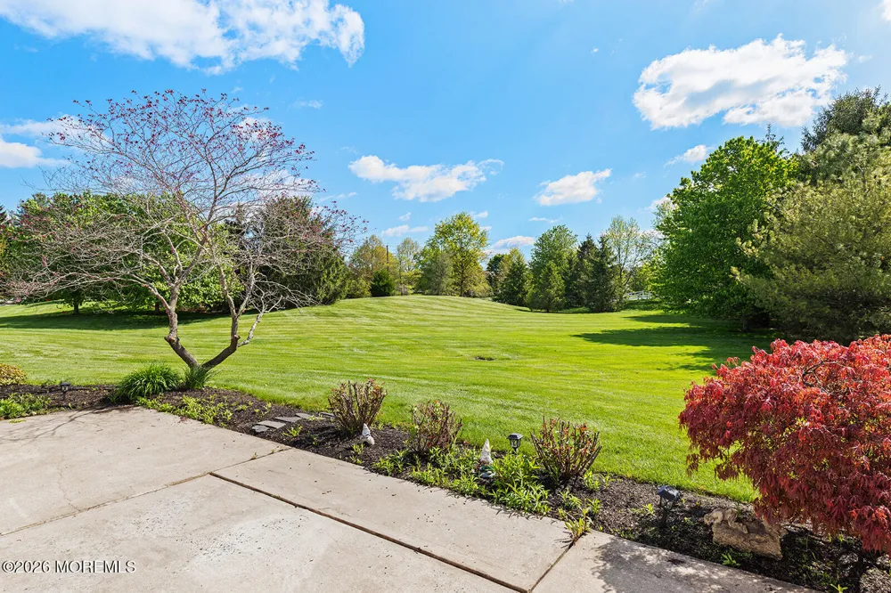 14 Williamsburg Court Allentown, NJ 08501