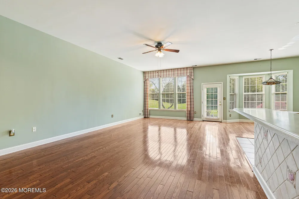 14 Williamsburg Court Allentown, NJ 08501