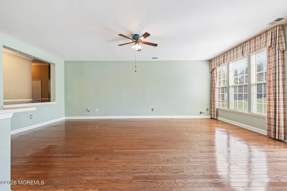 14 Williamsburg Court Allentown, NJ 08501