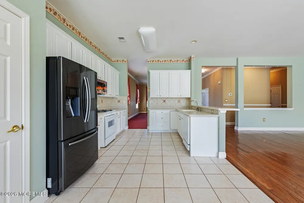 14 Williamsburg Court Allentown, NJ 08501