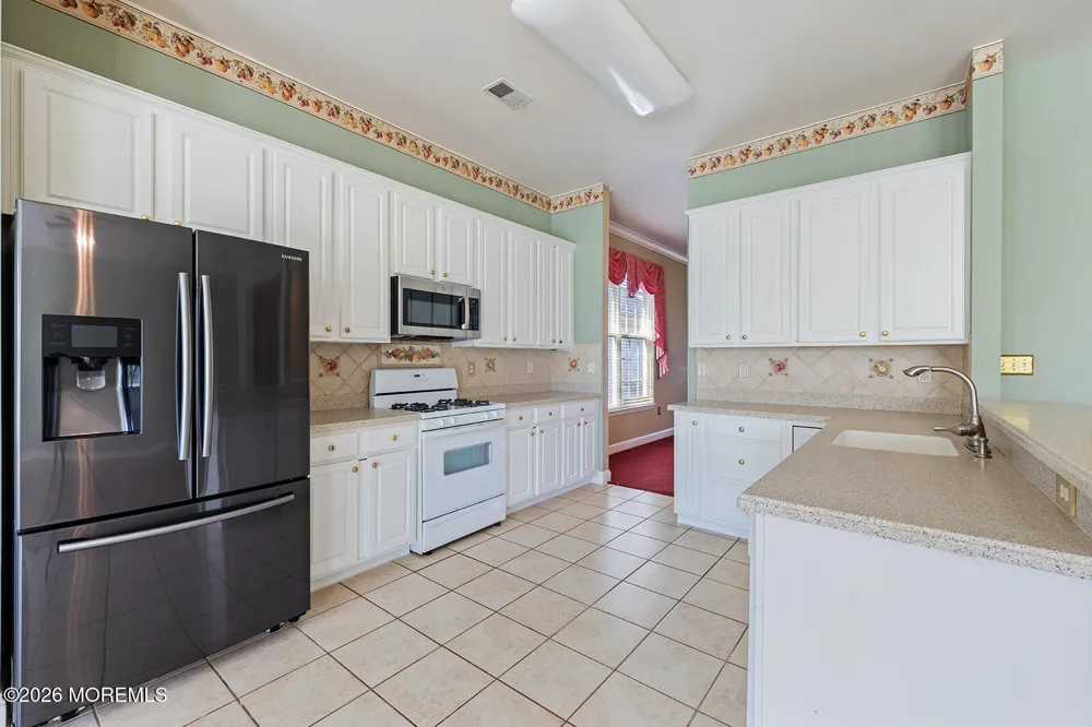 14 Williamsburg Court Allentown, NJ 08501
