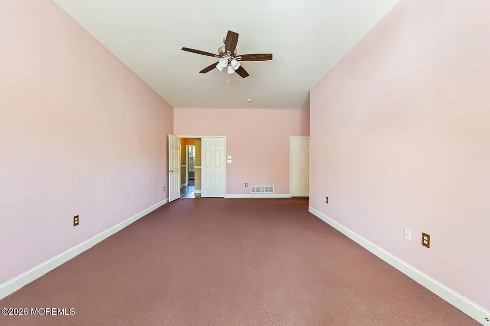 14 Williamsburg Court Allentown, NJ 08501