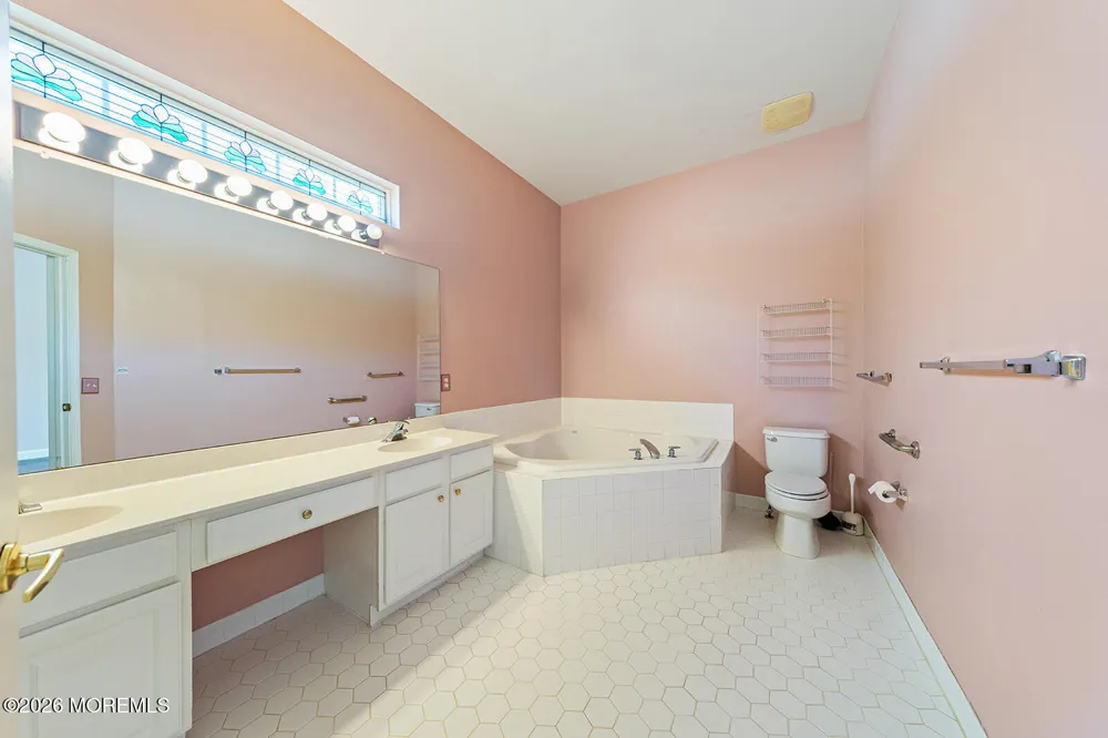 14 Williamsburg Court Allentown, NJ 08501