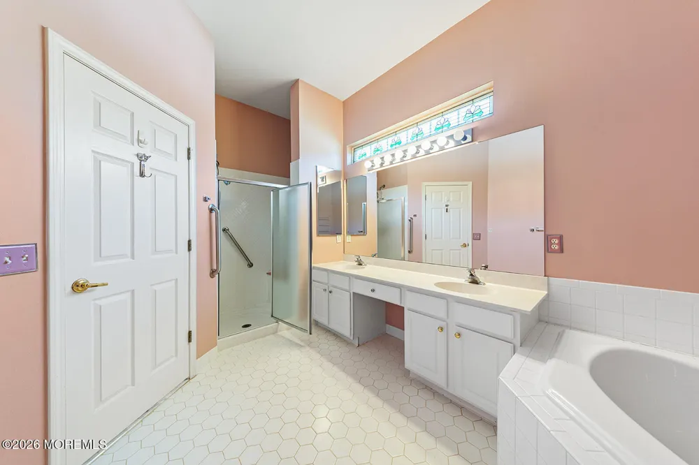 14 Williamsburg Court Allentown, NJ 08501