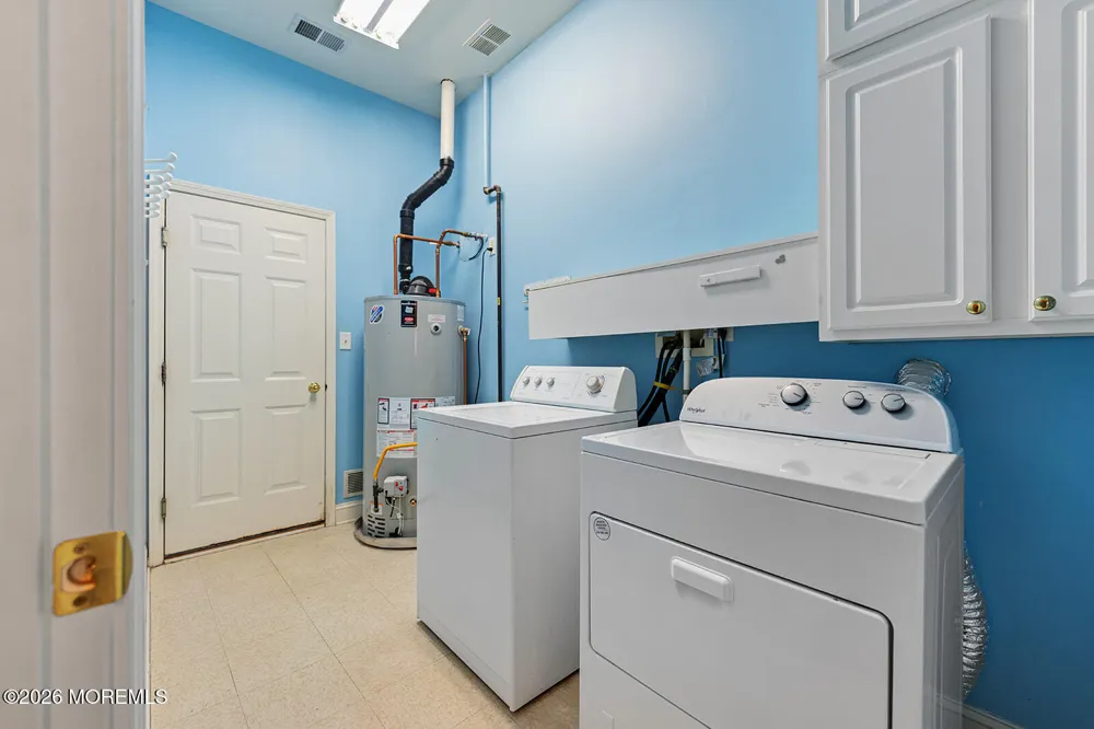 14 Williamsburg Court Allentown, NJ 08501