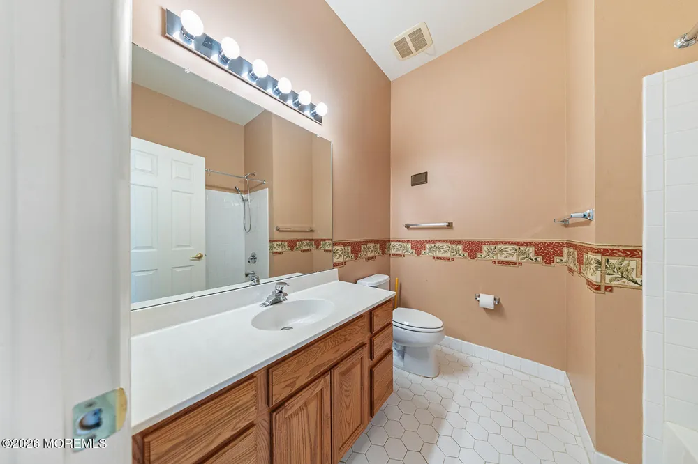 14 Williamsburg Court Allentown, NJ 08501