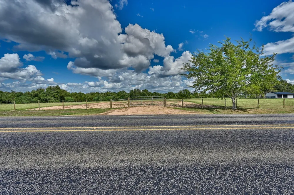5846 Fm 949 Sealy, TX 77474