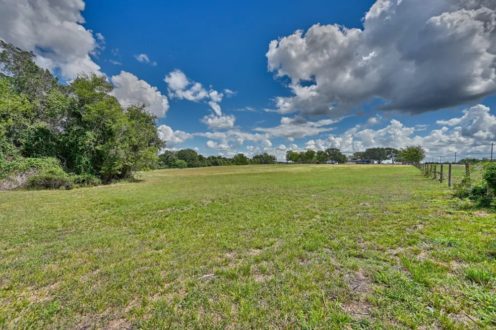 5846 Fm 949 Sealy, TX 77474