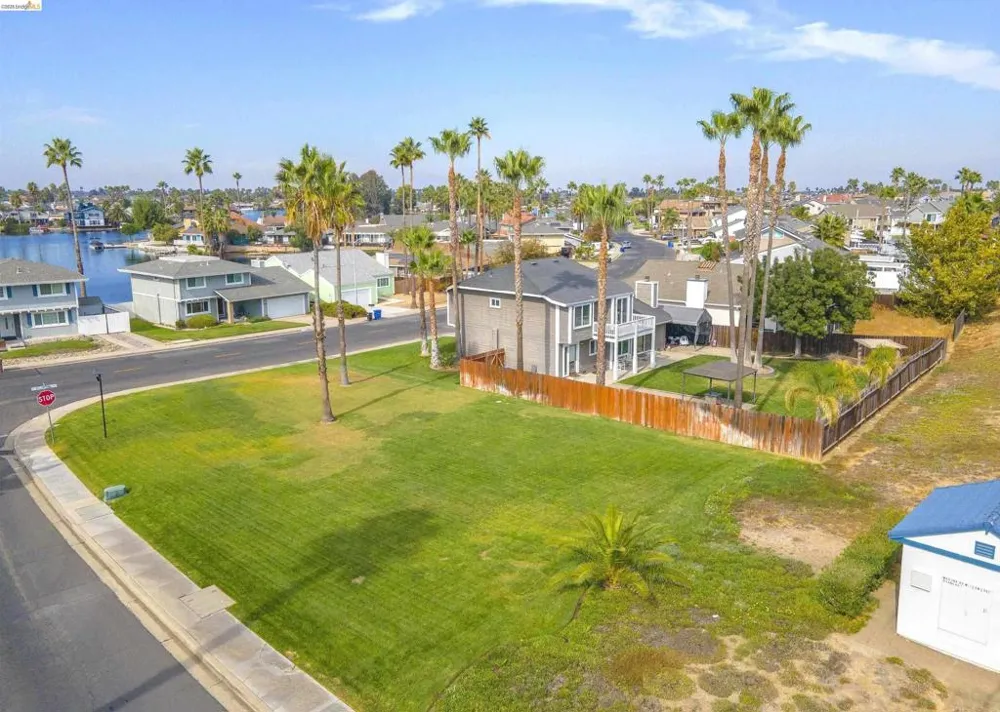 1609 Willow Lake Rd Discovery Bay, CA 94505
