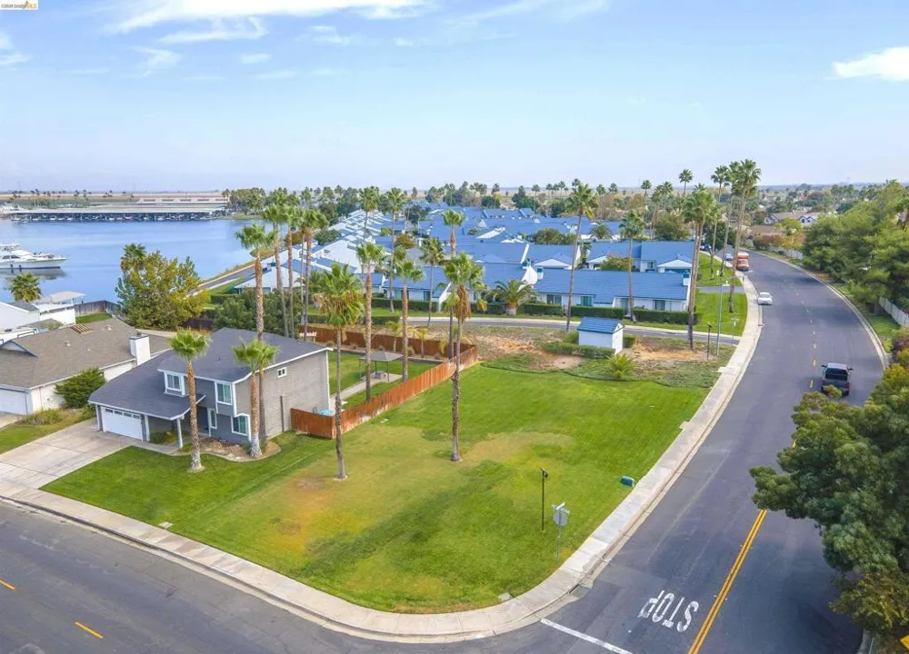 1609 Willow Lake Rd Discovery Bay, CA 94505