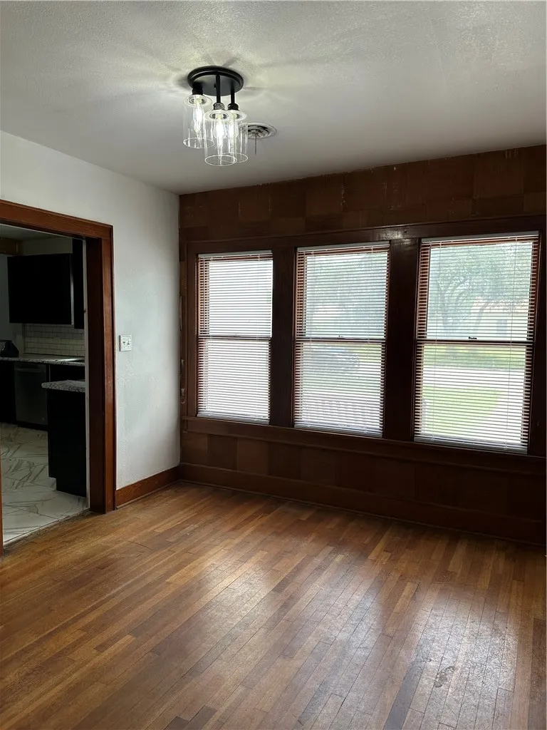 1005 E Fulton Street Sinton, TX 78387