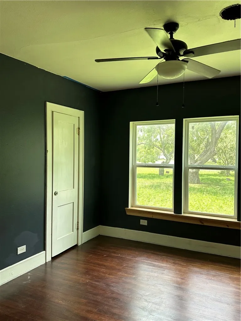 1005 E Fulton Street Sinton, TX 78387