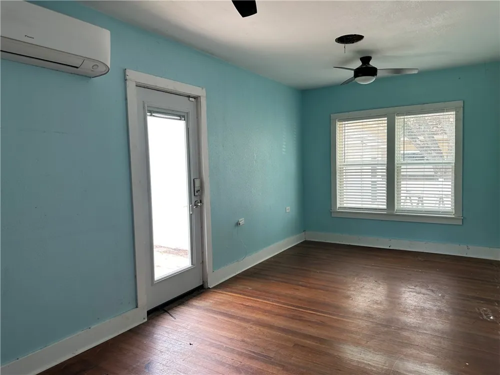 1005 E Fulton Street Sinton, TX 78387