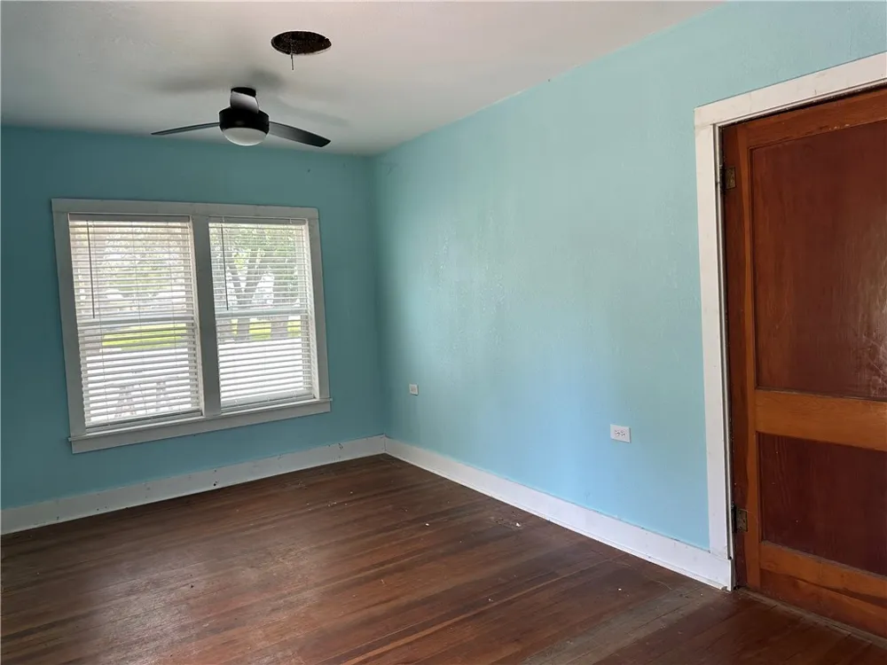 1005 E Fulton Street Sinton, TX 78387