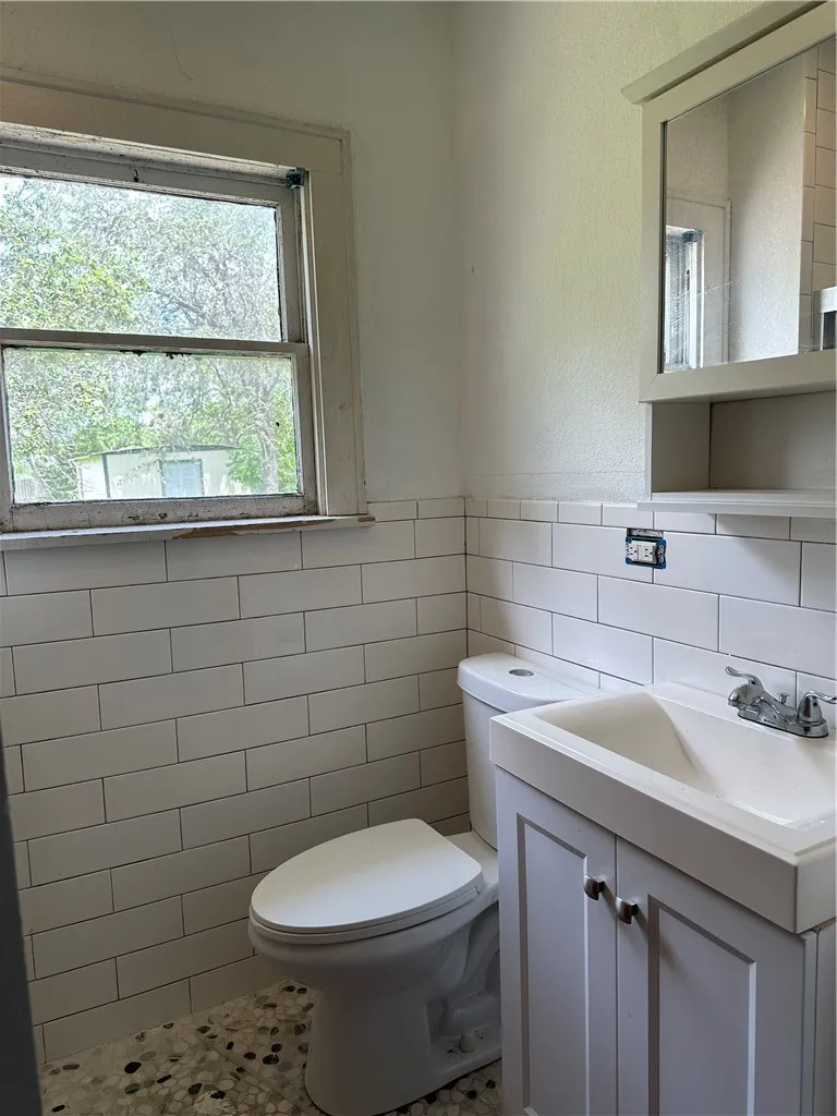 1005 E Fulton Street Sinton, TX 78387