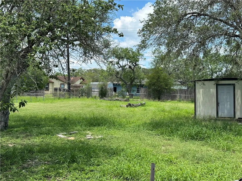 1005 E Fulton Street Sinton, TX 78387