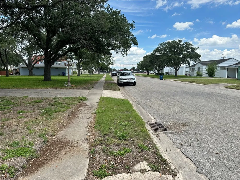 1005 E Fulton Street Sinton, TX 78387