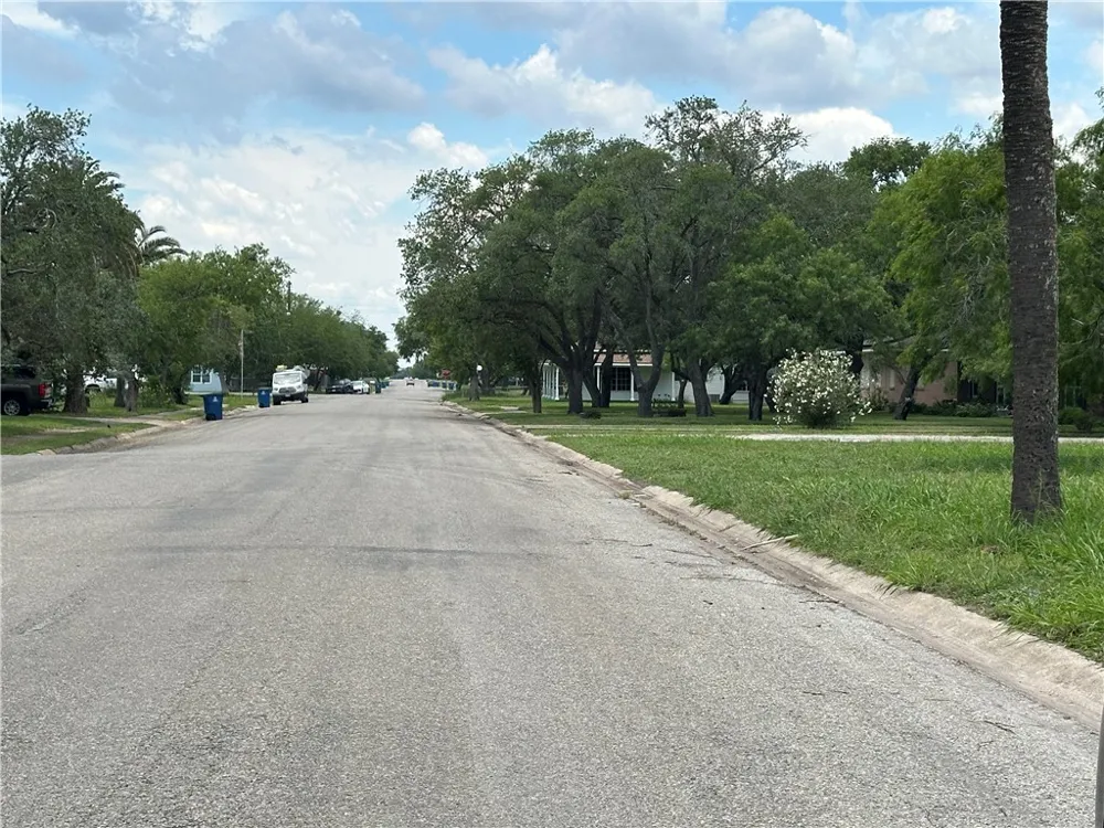 1005 E Fulton Street Sinton, TX 78387