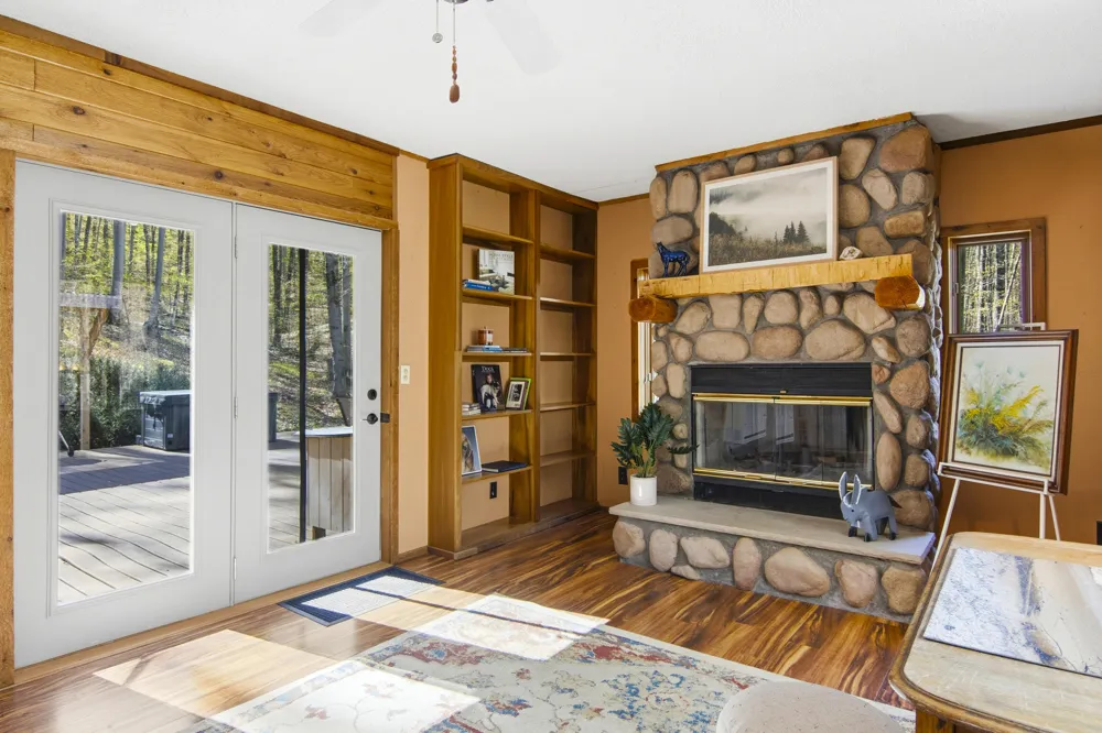 151 S Crestwood Drive Suttons Bay Township, MI 49682