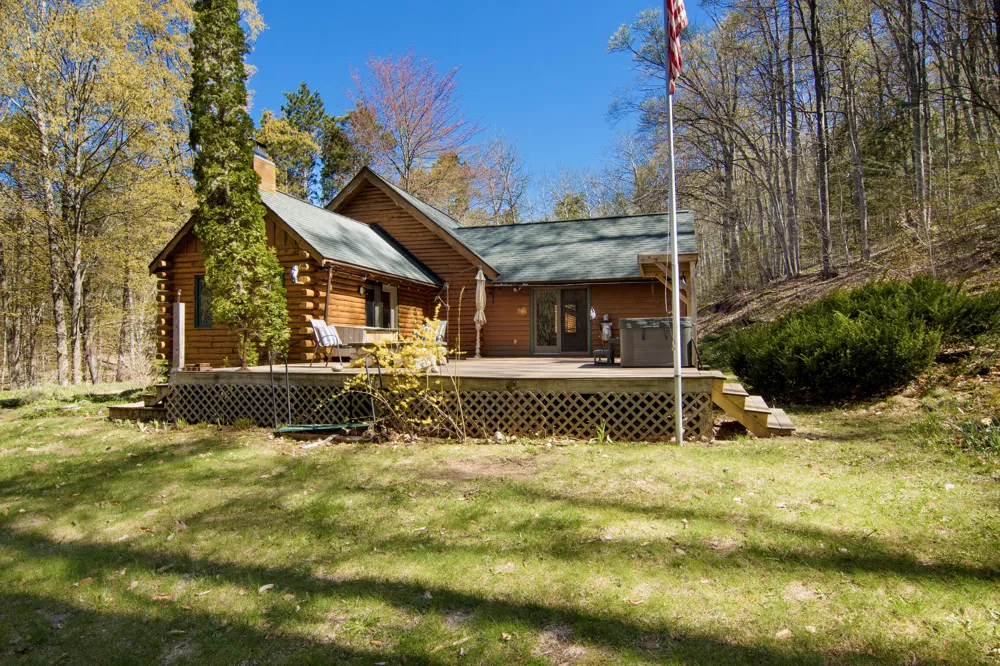 151 S Crestwood Drive Suttons Bay Township, MI 49682