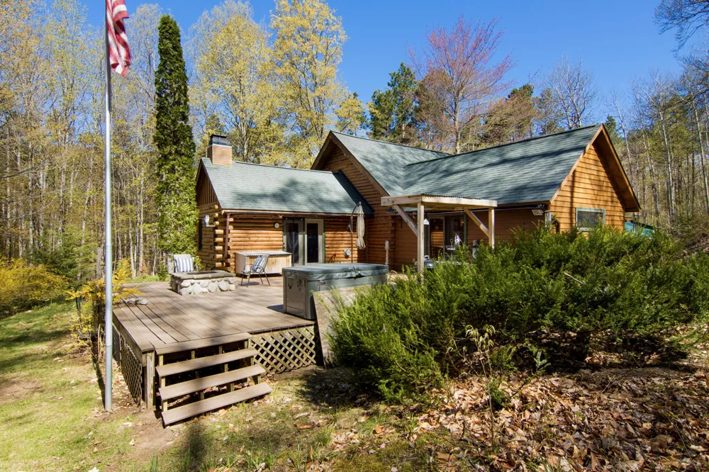 151 S Crestwood Drive Suttons Bay Township, MI 49682
