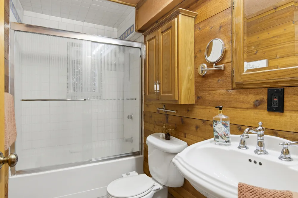 151 S Crestwood Drive Suttons Bay Township, MI 49682