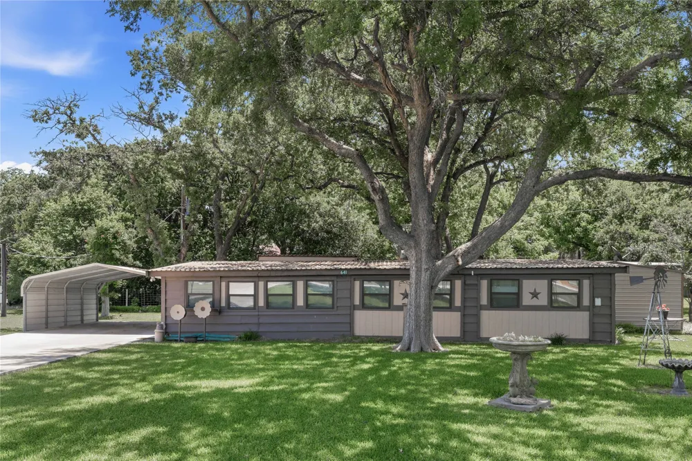 641 S Lamar Street De Leon, TX 76444