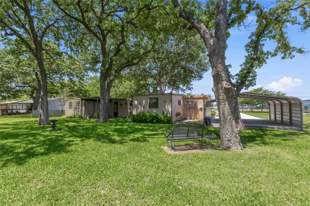 641 S Lamar Street De Leon, TX 76444