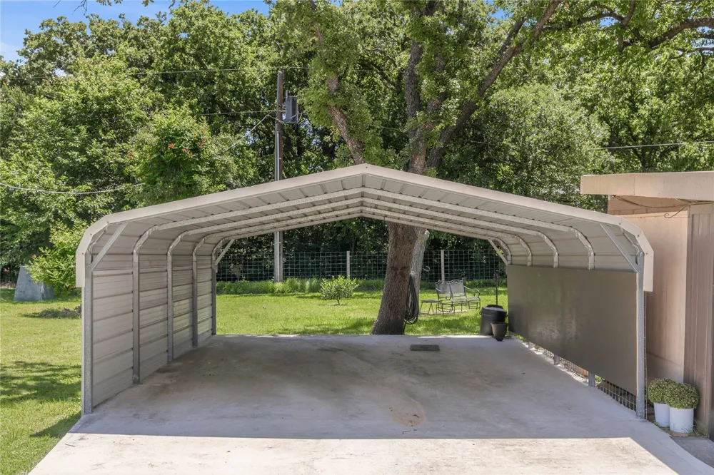 641 S Lamar Street De Leon, TX 76444