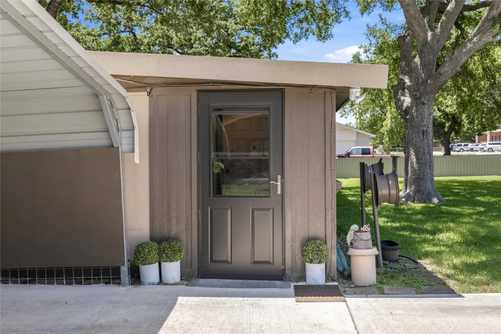 641 S Lamar Street De Leon, TX 76444