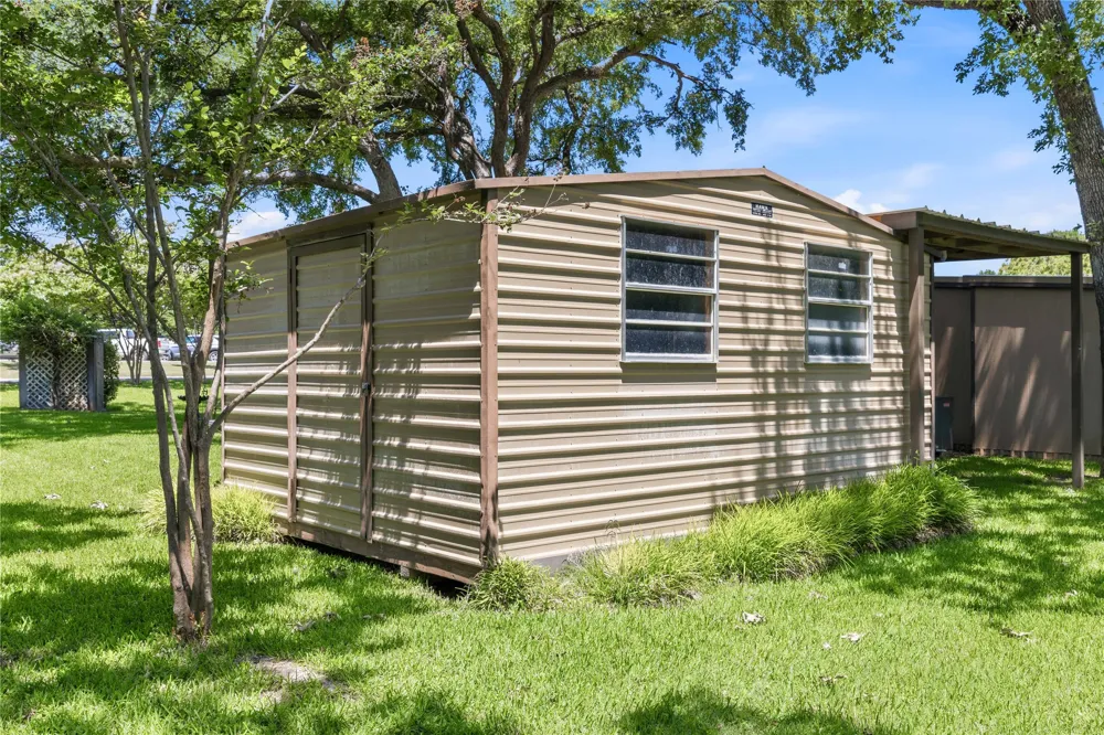 641 S Lamar Street De Leon, TX 76444