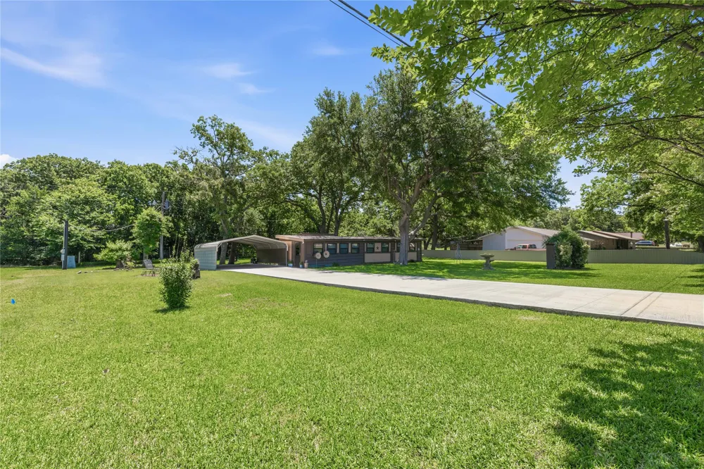 641 S Lamar Street De Leon, TX 76444