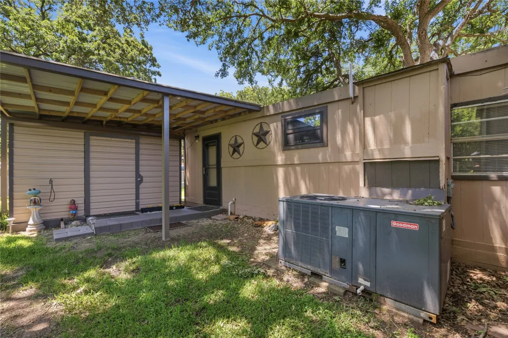 641 S Lamar Street De Leon, TX 76444