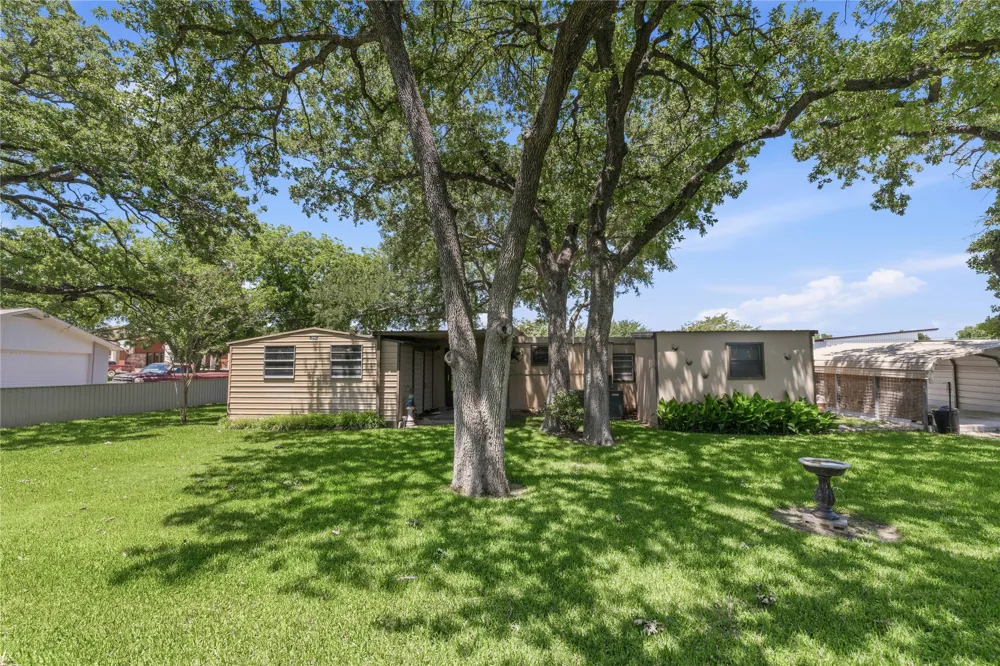 641 S Lamar Street De Leon, TX 76444