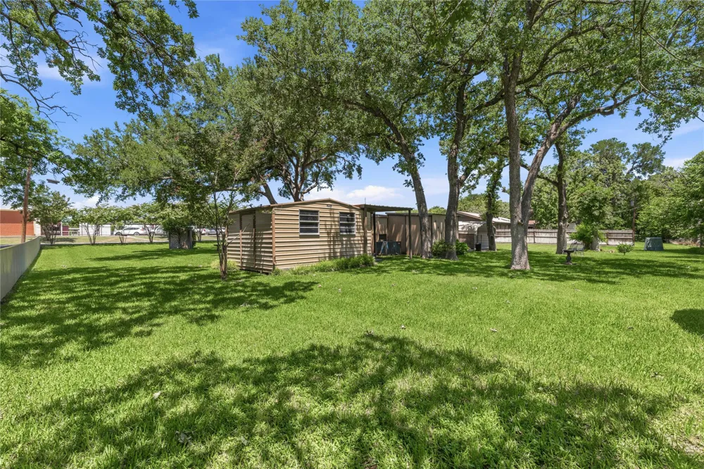 641 S Lamar Street De Leon, TX 76444
