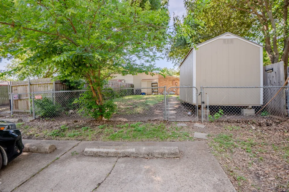 7105 Pineberry Road Dallas, TX 75249