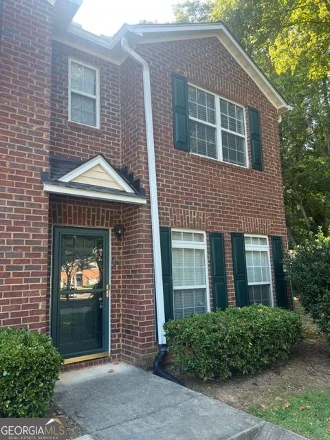 637 Huntington RD