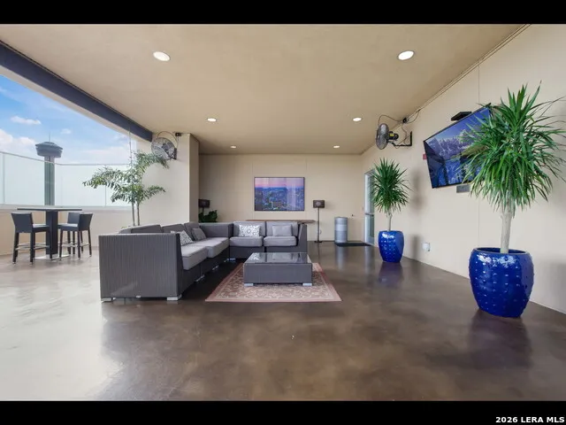215 Center #607 San Antonio, TX 78202