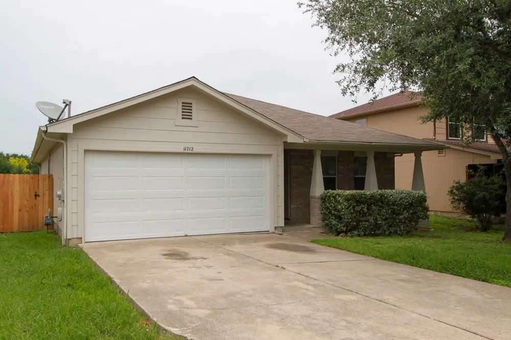 11712 Morning View Drive Del Valle, TX 78617