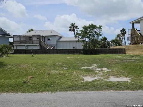18 Riviera Dr