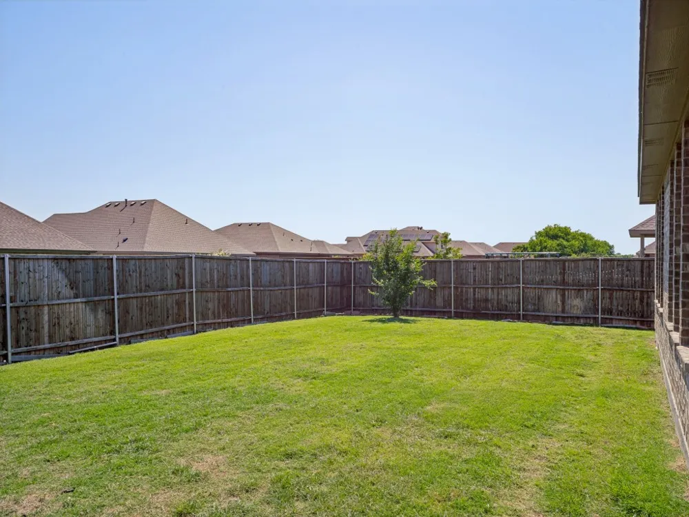 1612 Reed Drive Krum, TX 76249