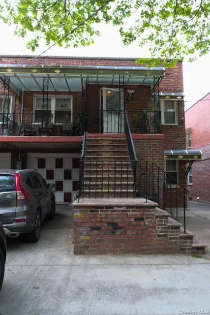 2061 E 60th Street