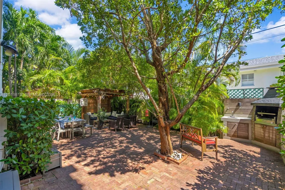 209 E Enid Dr #36 Key Biscayne, FL 33149